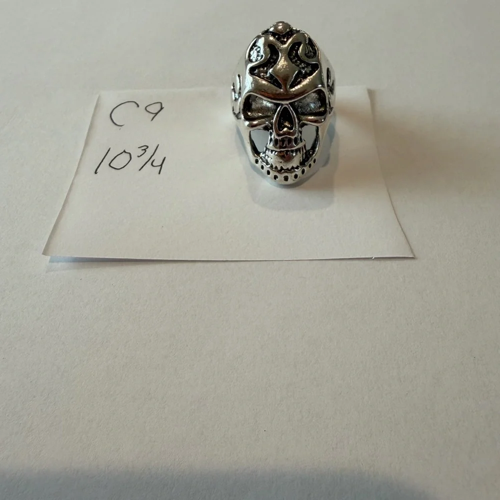 Silver‎ Skull Ring